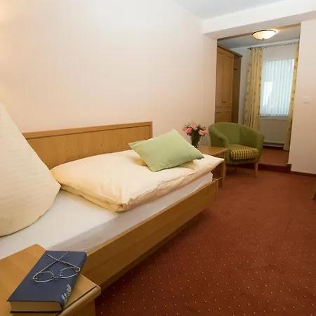 Hotel Lindenhof 3*